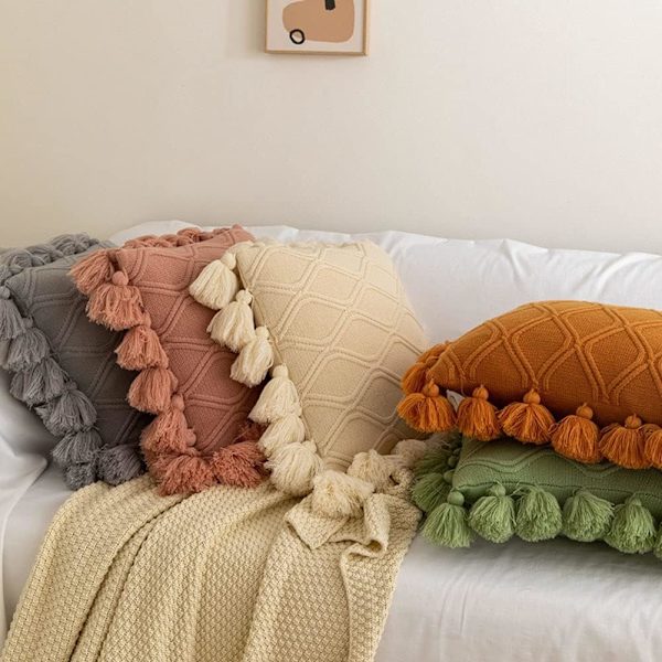 Timanttikuvioinen neulottu tyynynpäällinen pompomeilla ja tupsuilla, pehmeä ja lämmin koristeellinen neulottu tyynynpäällinen sänkyyn, sohvaan (kurkuma, 18\"x18\")