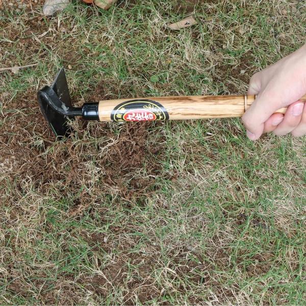 Kana Hoe 217 Japanese Garden Tool - Hand Hoe/Sickle är perfekt för ogräsrensning och odling. Bladeggen är mycket skarp