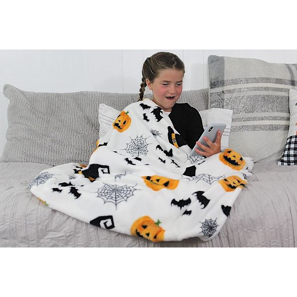 Hemsøkt Halloween fleece-pledd: Edderkoppnett, hekshatt, svarte flaggermus og dekorerte gresskar trykt på mykt fløyelsfleece-pledd