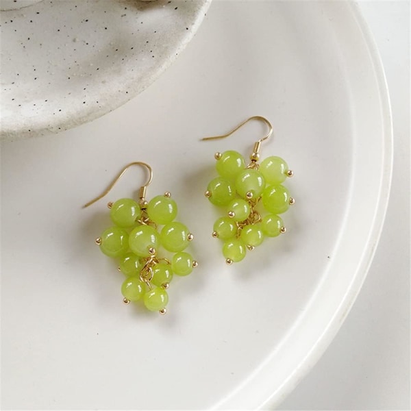 Heyone 3D gröna druvor Drop örhängen Söt frukt Rosa Persika Akryl Guld Dangle örhängen för kvinnor Flickor Charm Smycken Present