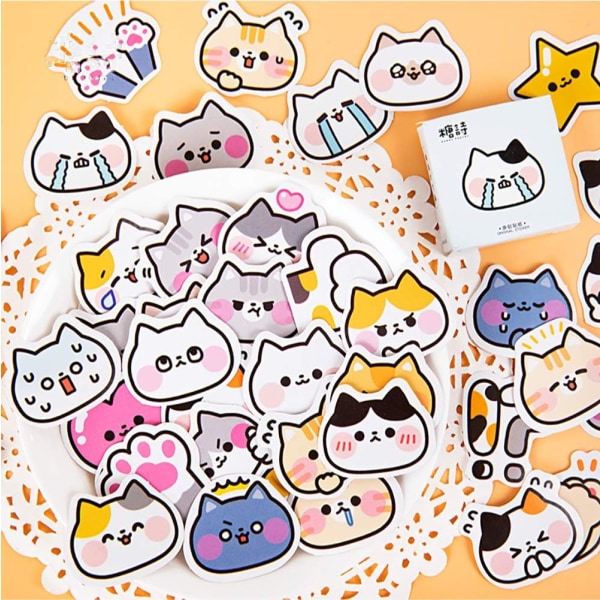 45 STK Søte tegneseriekatter i eske DIY-dekorasjon selvklebende papirformede klistremerker for bærbare planleggere Scrapbook Cups Dagbok (fargede katter)