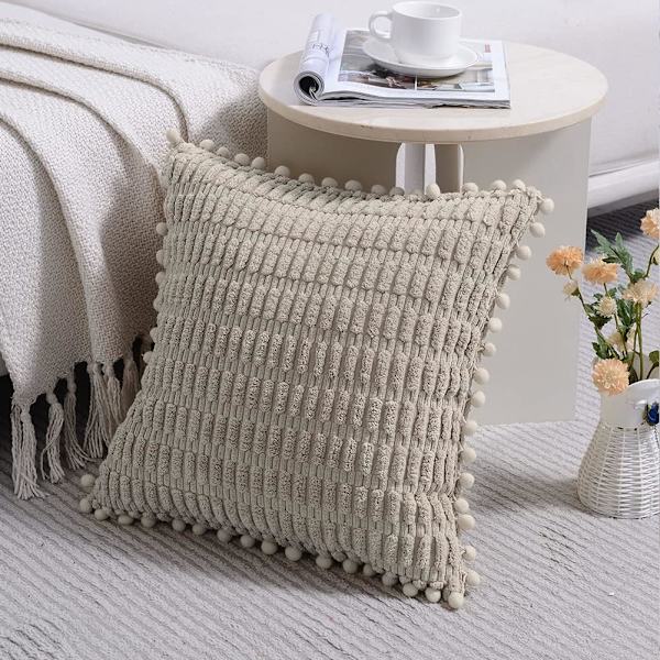 2 stk. brune pudebetræk, 18x18 tommer, med pompom-bold stue sofa seng sofa, blødt stribet fløjl firkantet pudebetræk, 45x45cm