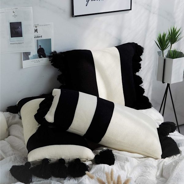 Stribet bomuldsstrikket pudebetræk med pompom-kvast til sofa, seng, stue (sort C, 33 x 66 cm)