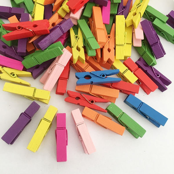 100-pack - Mini träklädnypor - (2,5 cm) Färg