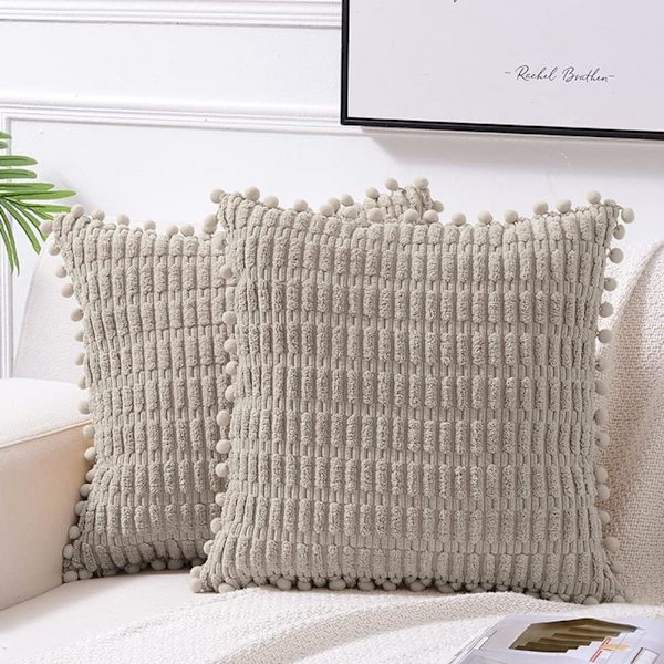 2 stk. brune pudebetræk, 18x18 tommer, med pompom-bold stue sofa seng sofa, blødt stribet fløjl firkantet pudebetræk, 45x45cm