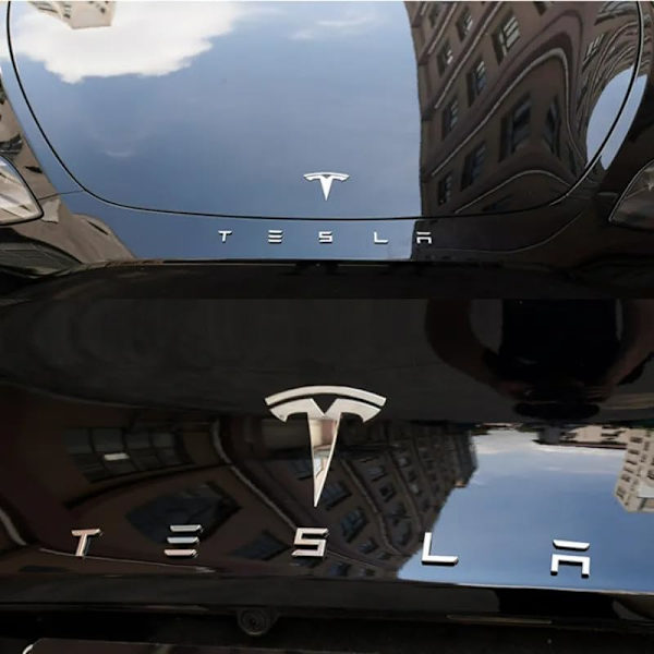 Klæbende og individuelle 3D-bagagerumsdekorationsbogstaver: “Tesla” kompatibel med Tesla-modeller: X, Y, S og 3 (Sort)