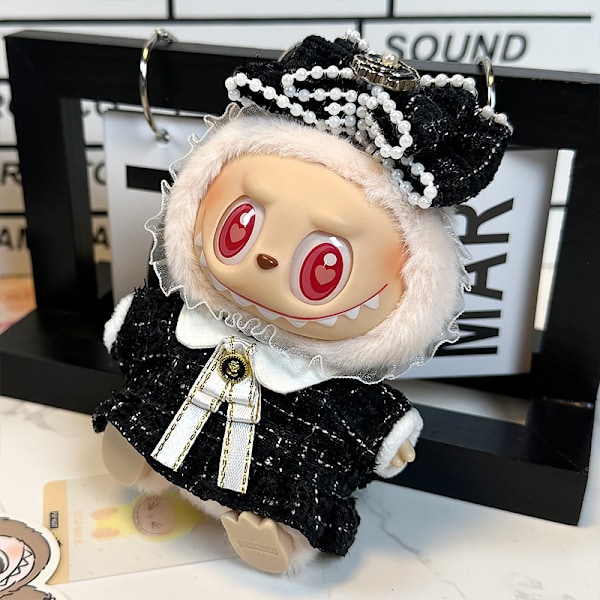Sommarrea Labubu Dockkläder Första Generationen Andra Generationen Blind Box Labubu Dockkläder (Huvudbonad + Kläder + Fluga) Svart Chanel-stil
