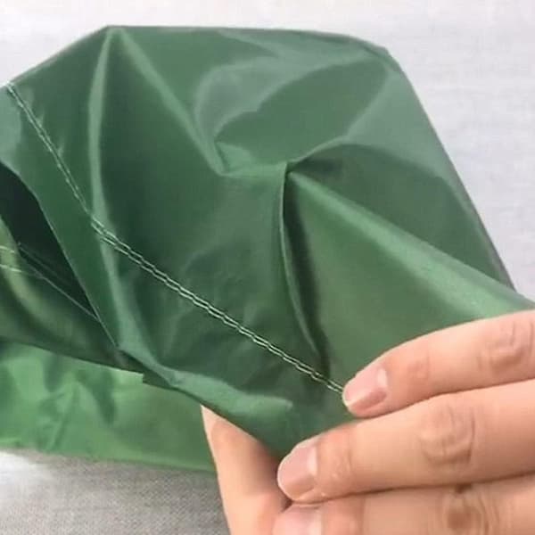 Durable and Rot-Resistant IBC Container Cover, Universal Fit for 1000L Outdoor Water Storage, with Practical Design and Adjustable Wind Protection