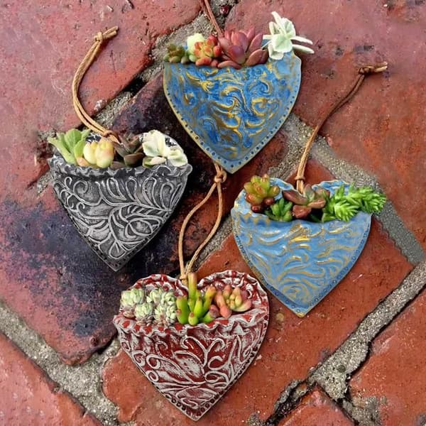 Heart-shaped resin pot for succulents, wall-mounted, hanging