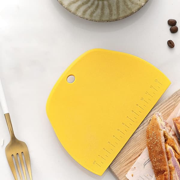 Kitchen Spatula, Non-Slip Handle, Counter Scraper, Yellow 15.5 cm x 11.5 cm, Dishwasher Safe for Easy Cleaning, Versatile Design, Suitable for