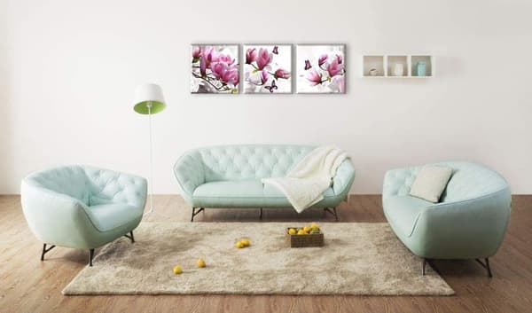Maler med maleri, elegante orkideblomster, moderne strukket på treramme, klar til å henge, perfekt