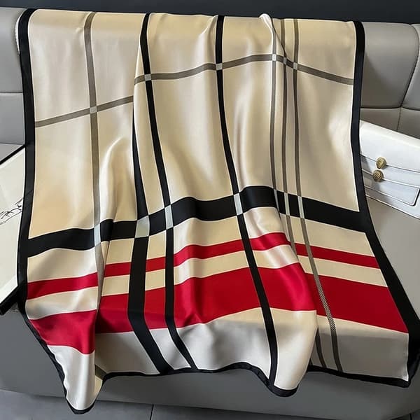 Silkeblød beige, rød og sort ternet tørklæde/sjal | Dame satin ternet print