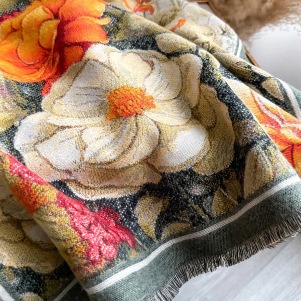 Double-sided shawl with floral and butterfly pattern in imitation cashmere, thickened, jacquard knit.