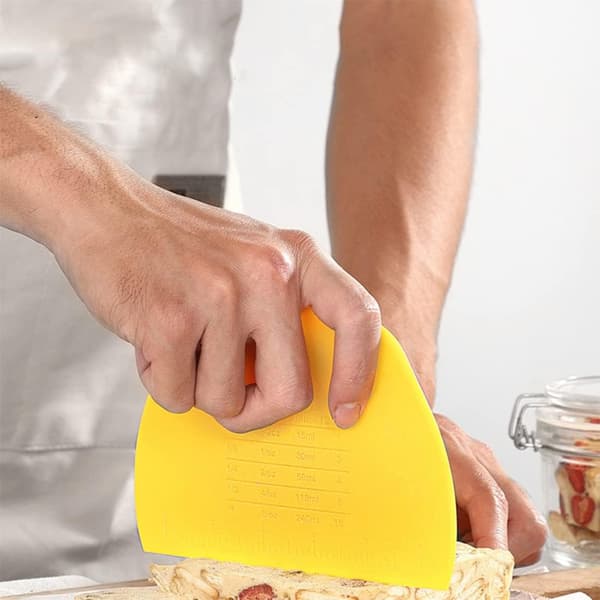Kitchen Spatula, Non-Slip Handle, Counter Scraper, Yellow 15.5 cm x 11.5 cm, Dishwasher Safe for Easy Cleaning, Versatile Design, Suitable for
