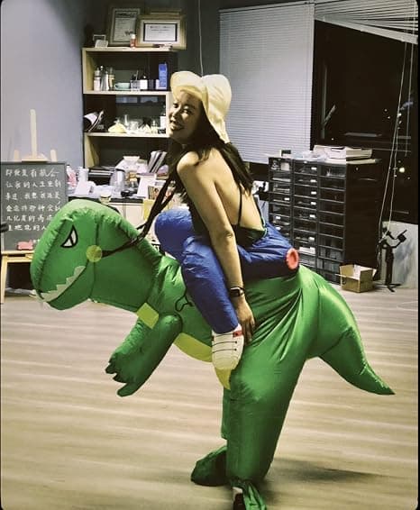 Puhallettava dinosaurusasu aikuisille, Halloween-dinosaurusasu