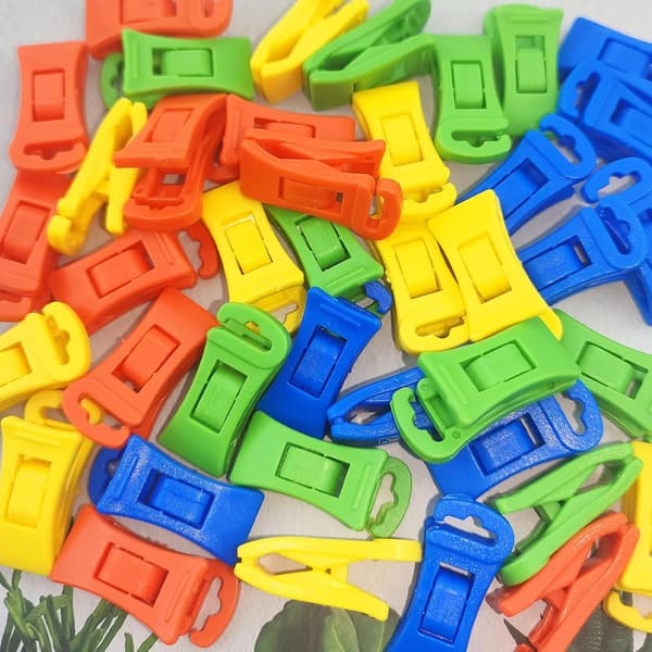 40-pack Sock Clips, Non-slip Sock Clips with Hook Suitable for Clotheslines, Secures and Hangs Socks in Washing Machine and Dryer