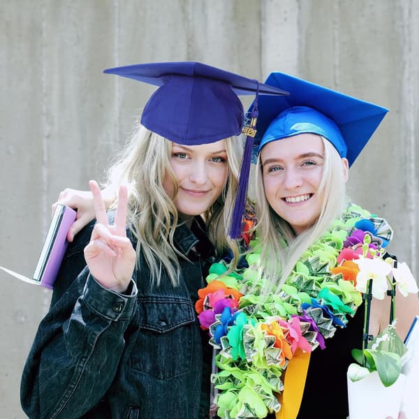 Blå examensmössa med tofs, justerbar 19-23 tums polyesterhatt