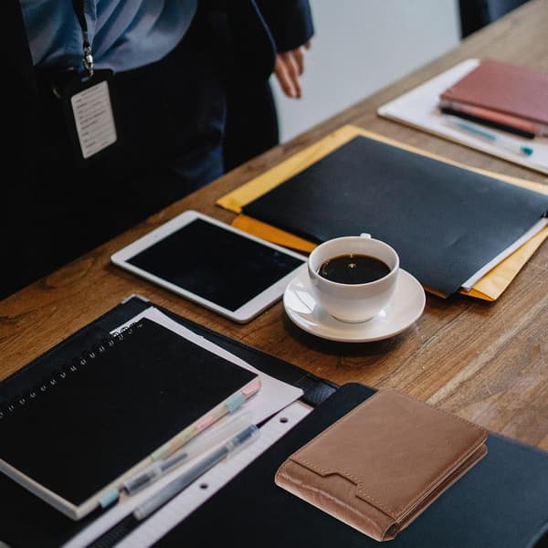 Herre lommebok RFID-blokkerende skinn bifold pengeklips kaffe