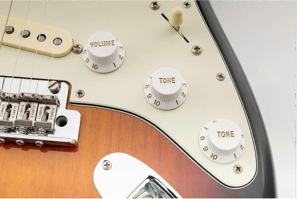 Ultra Universal Passande Storlek Strat Knoppar 2-Tonade 1 Volym Set för Fender Stratocaster ST Stil Elgitarr, Vit