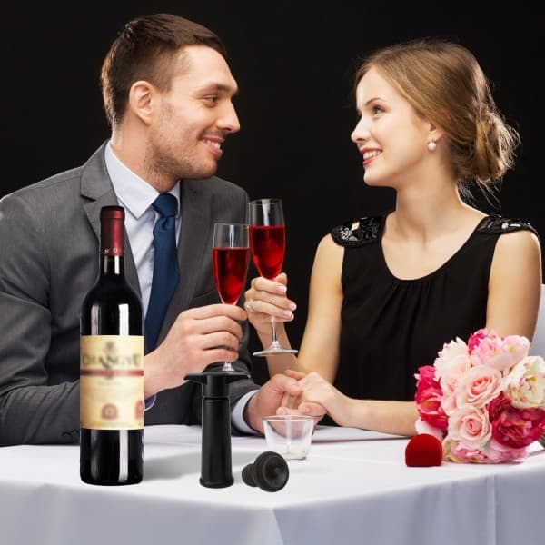 Vacu Vin Black Pump with Wine Savers - Keeps wine fresh