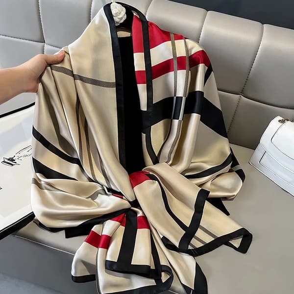 Silkeblød beige, rød og sort ternet tørklæde/sjal | Dame satin ternet print