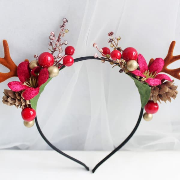 Blomstret julehårbøjle med gevir-design i stof