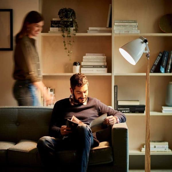 Set med 6 små flammformade LED-lampor, E14 skruvfot, 4,9W (motsvarande 40W), varmvit, ej dimbar