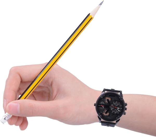Herrklocka med stor urtavla och kalender, moderiktig läderarmbandsur