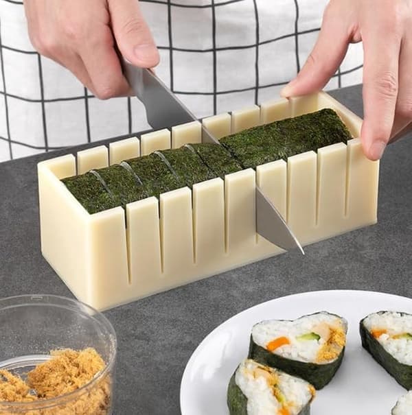 Sushiform Husholdningsværktøjssæt Tang Risrullemaskine Nori Enkel Sushisæt Komplet Sæt til Hjemmelavning (Hjerteform)