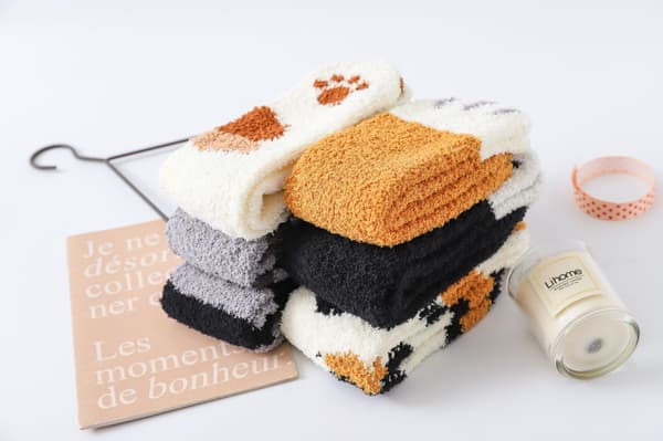 6 par korallfleece-strumpor med kattfotavtryck, fluffiga sovstrumpor med varmt fleecefoder