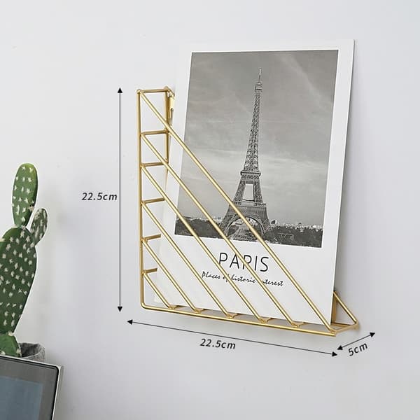 Wall Mounted Magazine Rack, Space Saving Triangular Metal Wall Mounted Magazine Holder, Screw Mounted Wall Mounted Desk Organizer (Gold)