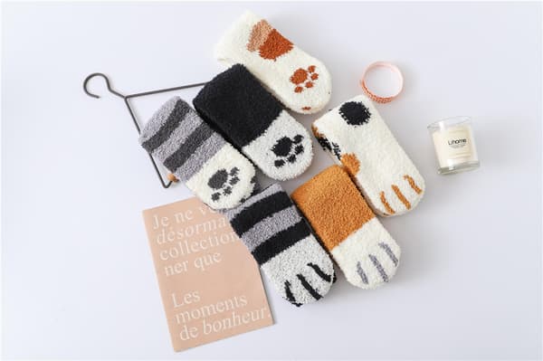 6 par korallfleece-strumpor med kattfotavtryck, fluffiga sovstrumpor med varmt fleecefoder
