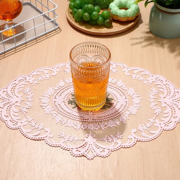 Elegant rosa broderad spetsunderlägg och kopphållare i slitstark mjölkfiber