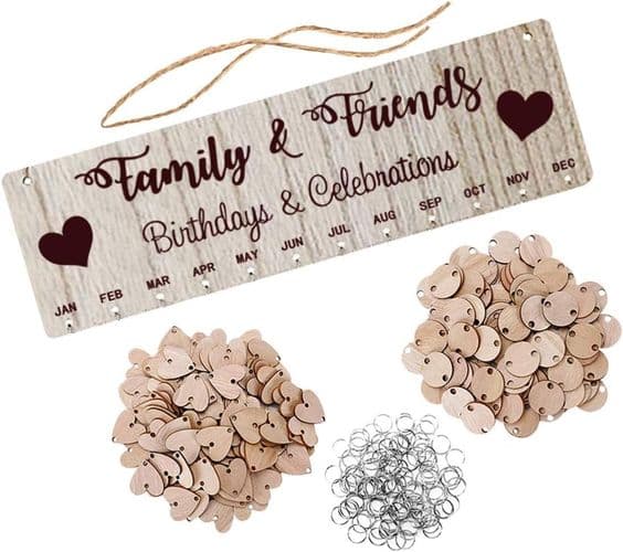 DIY väggkalender för födelsedagar för familj och vänner - trä