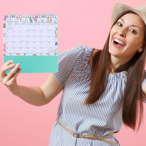 Bordskalender juli 2026 - desember 2027 - Blomsterdesign - Stående kalender med tykt papir