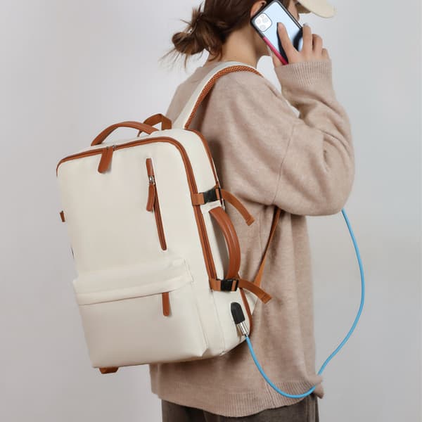 Mångsidig USB-ryggsäck – Lämplig för resor, studenter och affärer Off-white