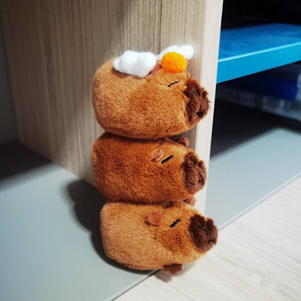 Gos- Capybara plysj vedhæng capybara sød ornament nøglering STACKED CAPYBARA 15CM