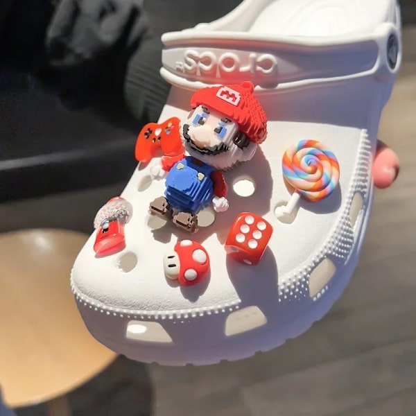 Super Marios Bros DIY Set Kawaii Anime Game Skospänne Tofflor Sandal Croc Skotillbehör Barnleksaker Presenter Marios Bros Set