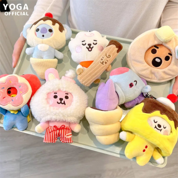 Ny 10 cm Bt21Ed Kawaii Anime Plysch Nyckelring Söt Tecknad Klä Upp Dessert Tårta Plysch Docka Väska Hänge Prydnad Flicka Present XY