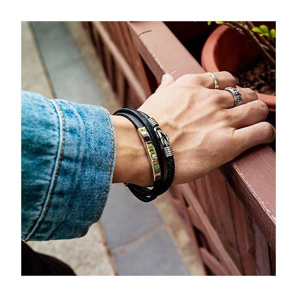 Flätat läderarmband för män svart