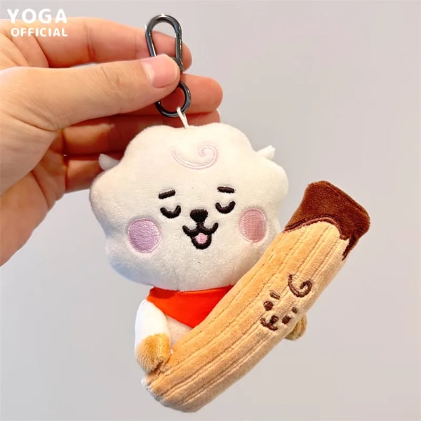 Ny 10 cm Bt21Ed Kawaii Anime Plysch Nyckelring Söt Tecknad Klä Upp Dessert Tårta Plysch Docka Väska Hänge Prydnad Flicka Present XY