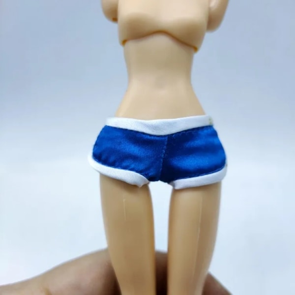en mängd olika kläder shorts byxor Kjol för 30cm docka mode cool docka gymnasiedocka Silver