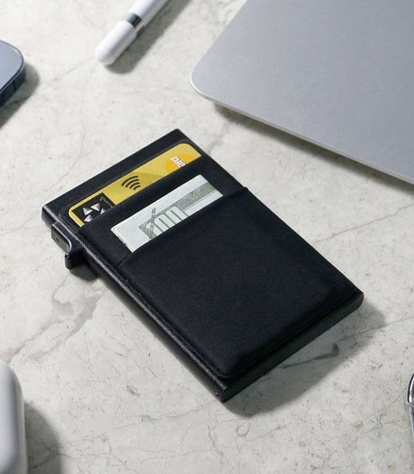 Minimalistisk lommebok med kortholder og RFID-beskyttelse