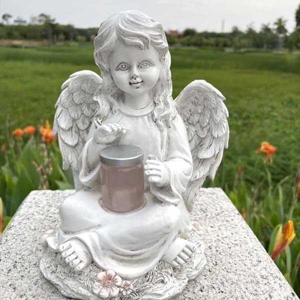 (Hvit) Engel Fe Figur med Solcellelys - ANNEFLY - Hagedekorasjon - Hvit White
