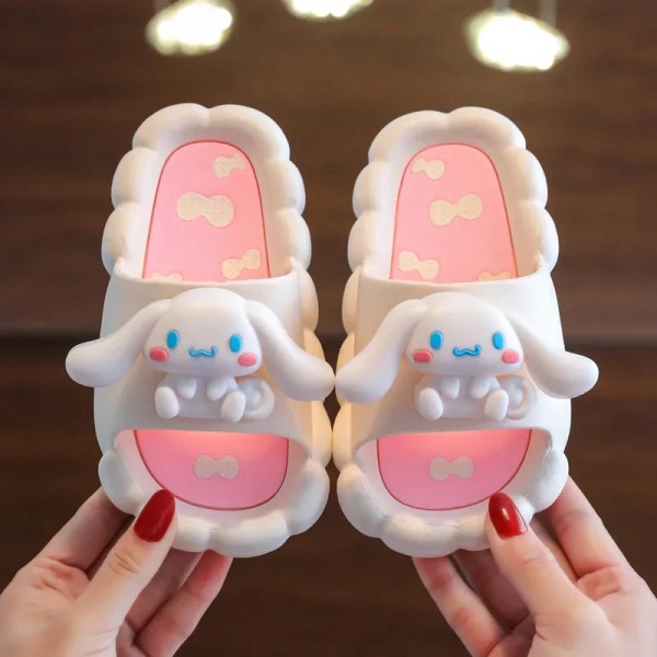 Sanrios Cinnamoroll HelloKittys Anime Figur Tecknad Sommar Inomhus Sandaler Duschrum Halkfri sko Söt Vuxna Barn Tofflor HelloKittys 5 38-39 23cm