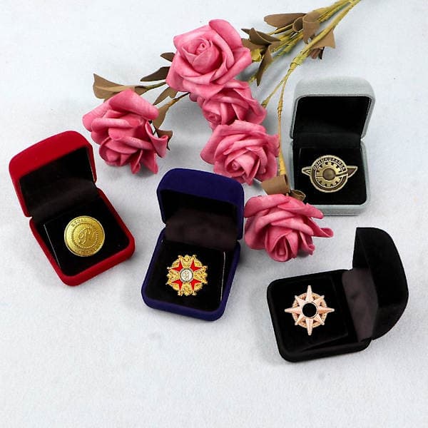 Myntdisplayfodral i sammet Medaljfodral Smyckeskrin Presentask Displayfodral för medaljer Röd Red