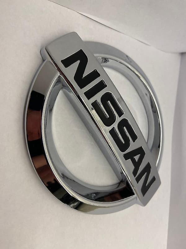 Nissan-emblem krom 15 cm x 13 cm bakluke