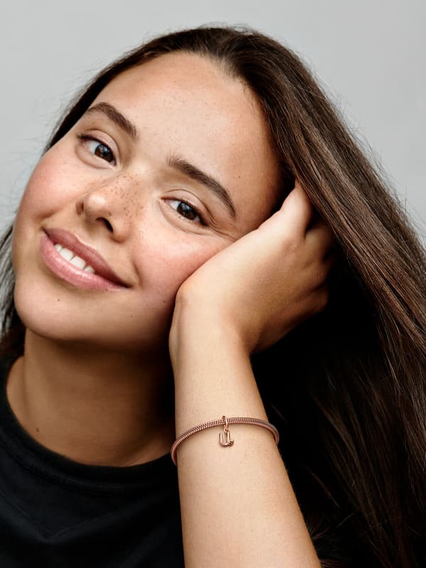- Bogstav U Script Alfabet Vedhæng Charm - 14k rosaguld plating