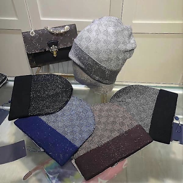 Ny ankomst Designer Brevtrykt Ternet Vinterhat Blød Varm Strikket Hat Brun Brown