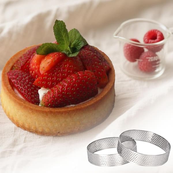 12 stk. 8 cm Mousse Kageform i Rustfrit Stål – Perforerede Bageforme til Desserter, Kager, Tærter – 12 Stykker